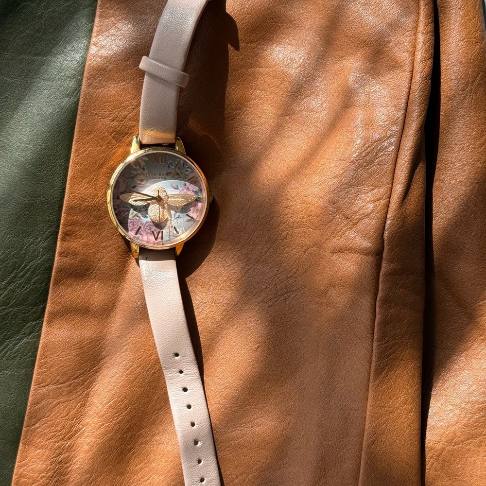 Olivia Burton lindo. Elegant rose gold  and Cream Women's Watch